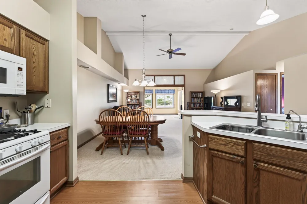 7577 Ojibway Park Court Woodbury, MN 55125