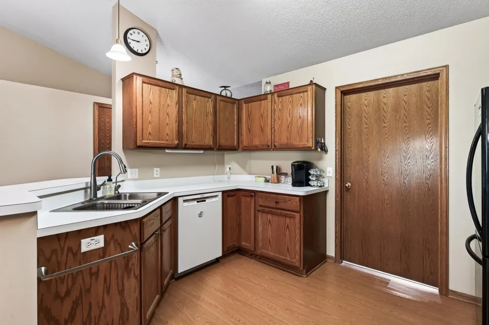 7577 Ojibway Park Court Woodbury, MN 55125