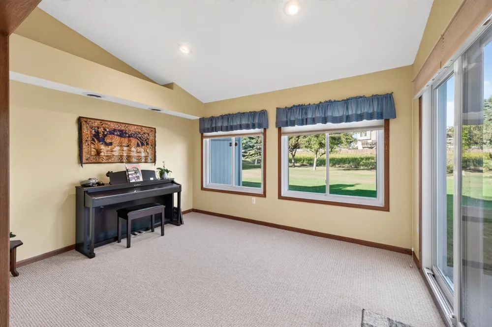 7577 Ojibway Park Court Woodbury, MN 55125