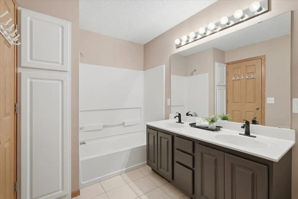537 Woodduck Drive #F Woodbury, MN 55125