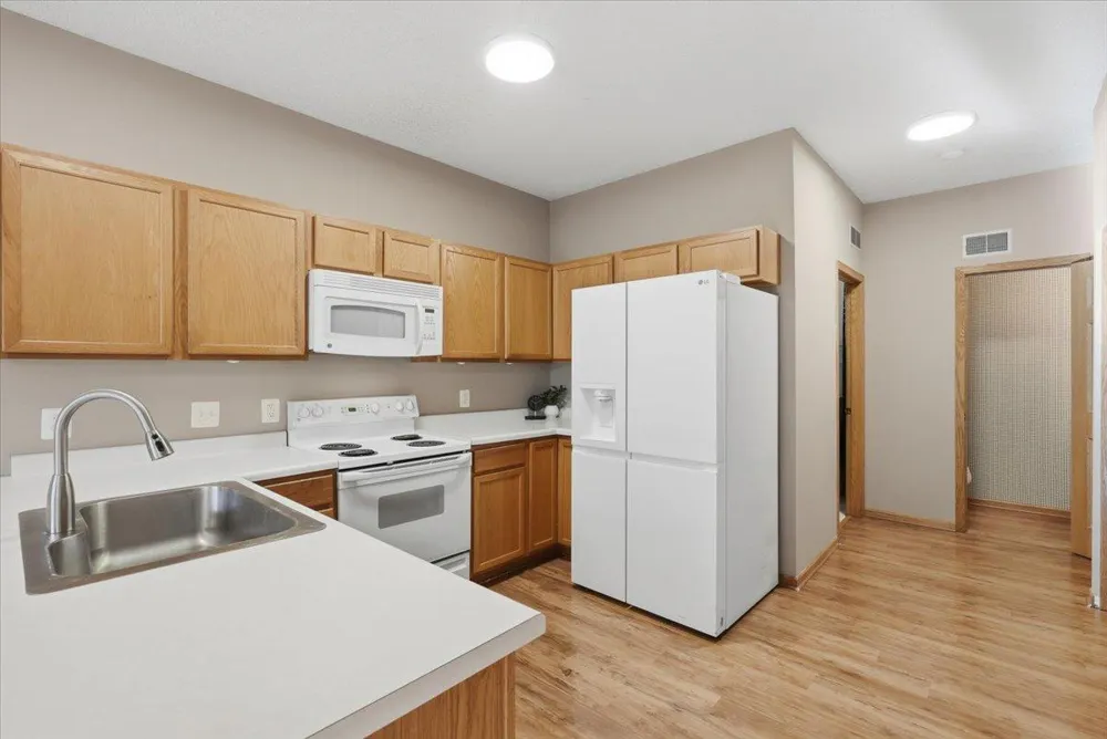 537 Woodduck Drive #F Woodbury, MN 55125