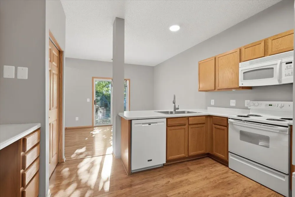 537 Woodduck Drive #F Woodbury, MN 55125