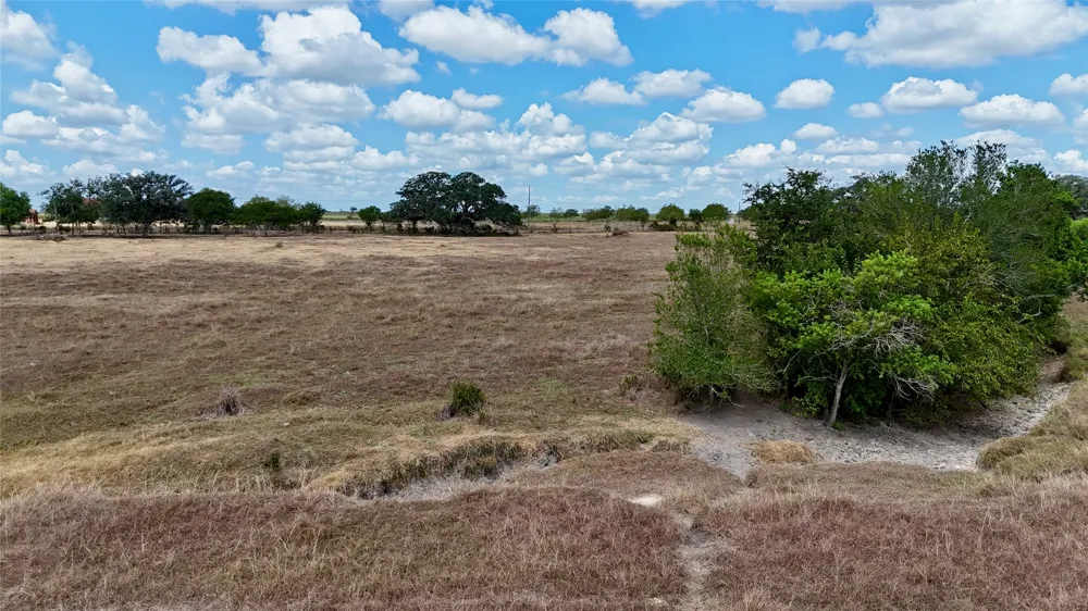 4 County Road 366 Shiner, TX 77984
