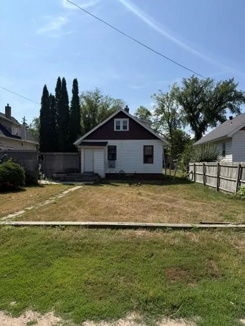 1019 9th Avenue Fargo, ND 58102