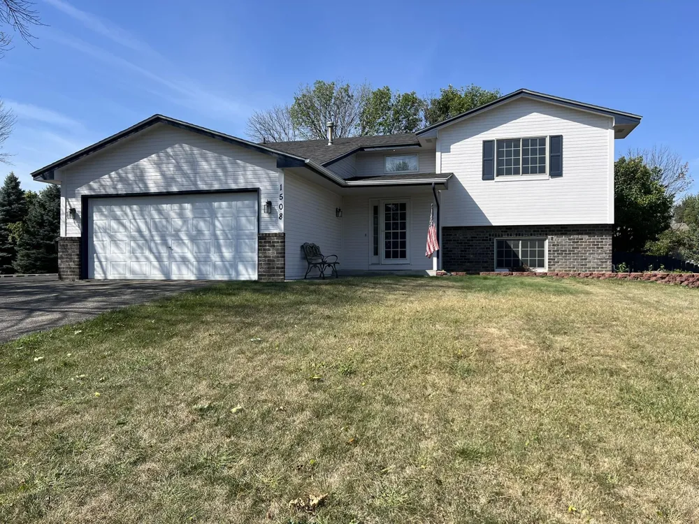 1508 Thistle Lane Shakopee, MN 55379
