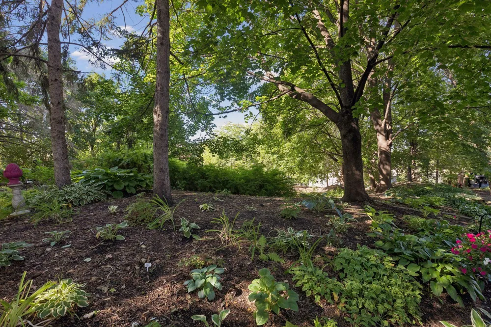 1952 Dupont Avenue S Minneapolis, MN 55403