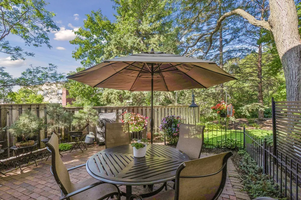 1952 Dupont Avenue S Minneapolis, MN 55403