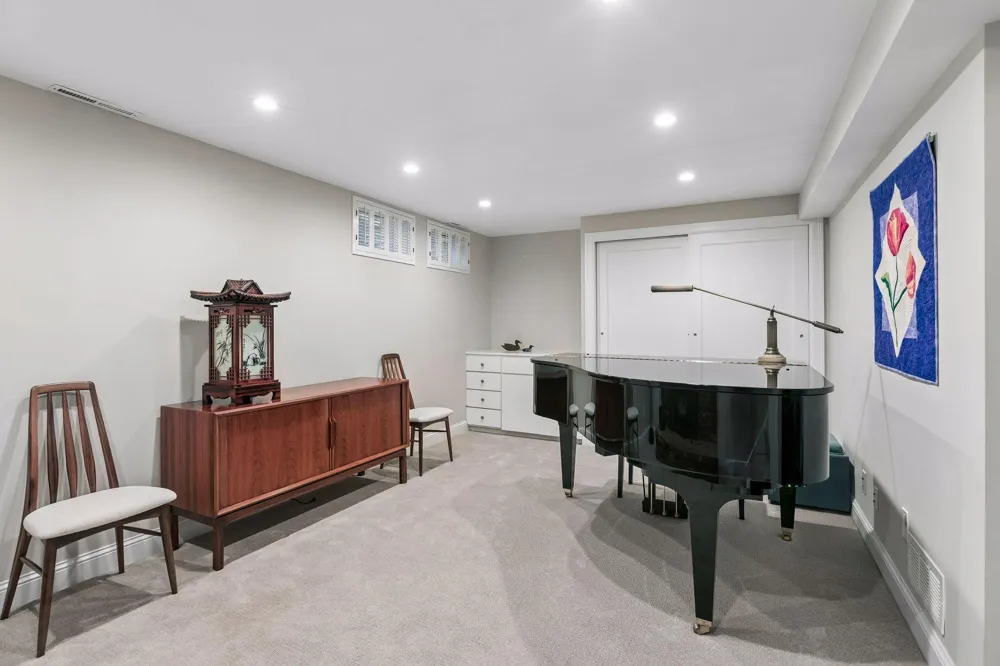 1952 Dupont Avenue S Minneapolis, MN 55403