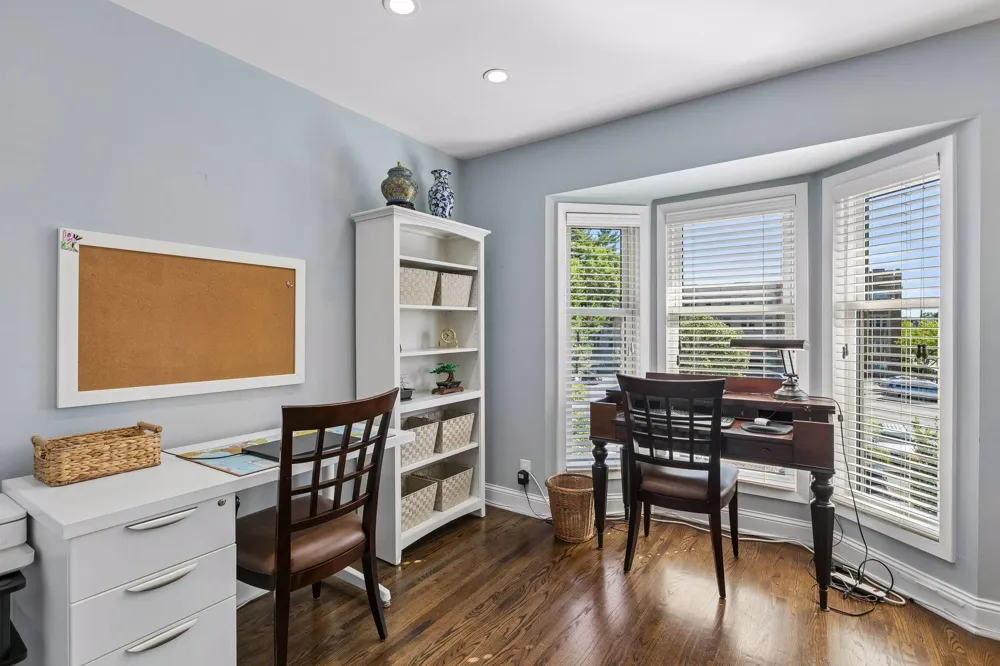 1952 Dupont Avenue S Minneapolis, MN 55403