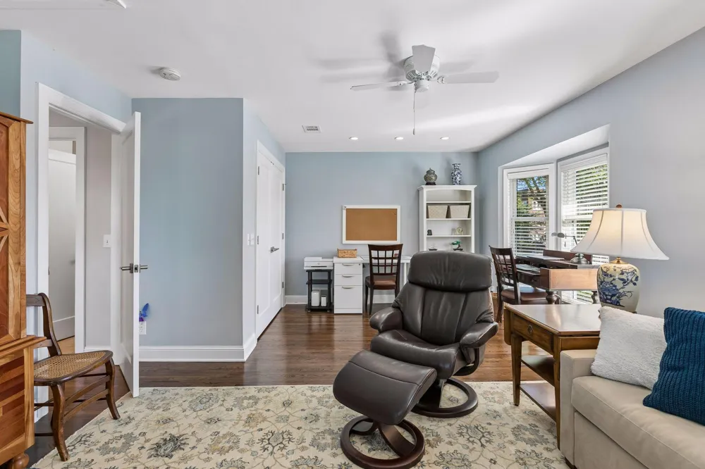 1952 Dupont Avenue S Minneapolis, MN 55403