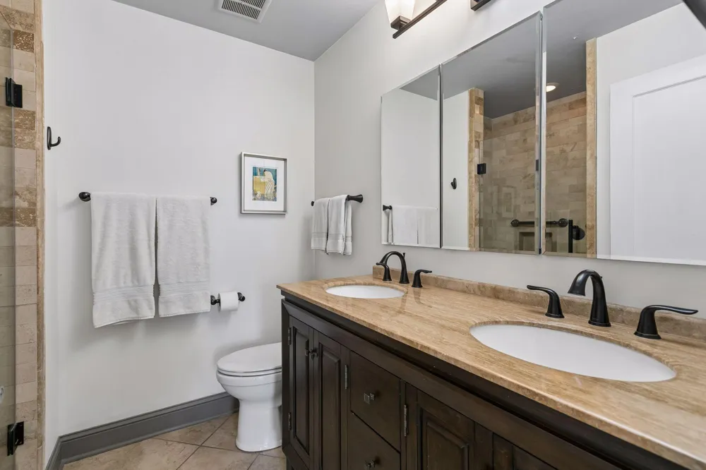 1952 Dupont Avenue S Minneapolis, MN 55403