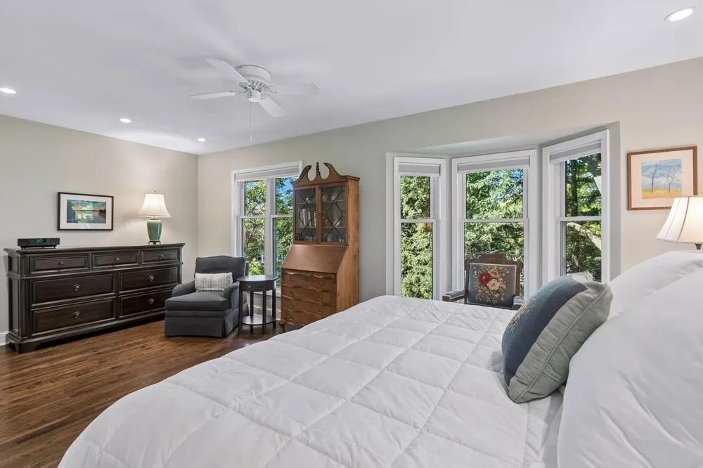 1952 Dupont Avenue S Minneapolis, MN 55403