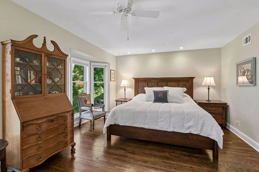 1952 Dupont Avenue S Minneapolis, MN 55403