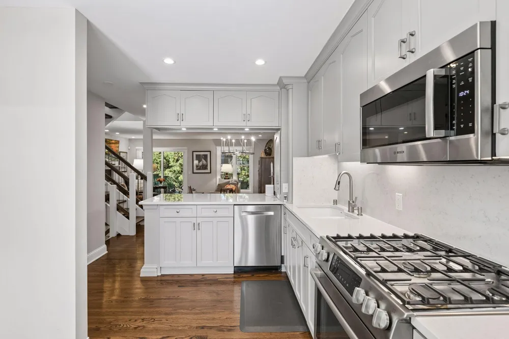 1952 Dupont Avenue S Minneapolis, MN 55403