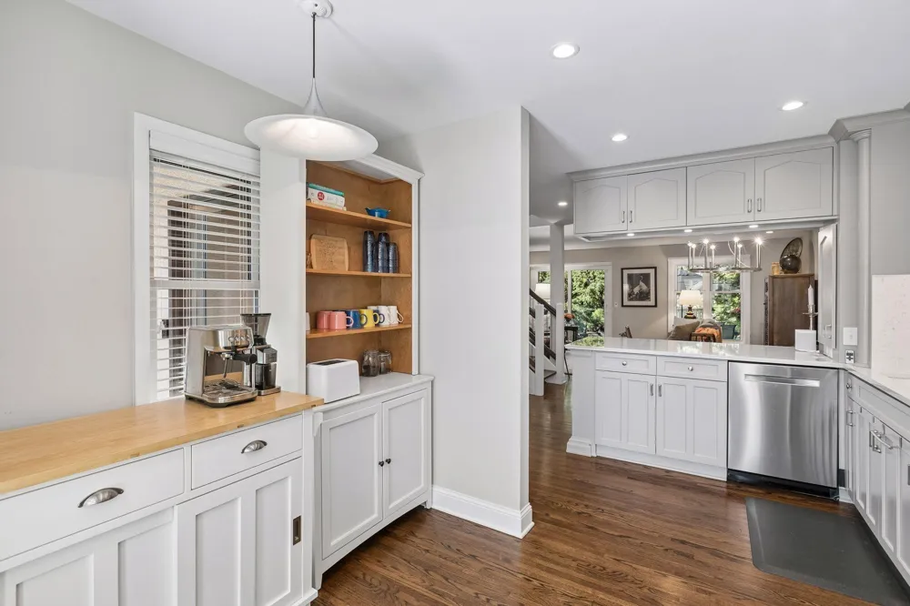 1952 Dupont Avenue S Minneapolis, MN 55403
