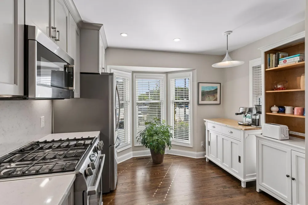 1952 Dupont Avenue S Minneapolis, MN 55403