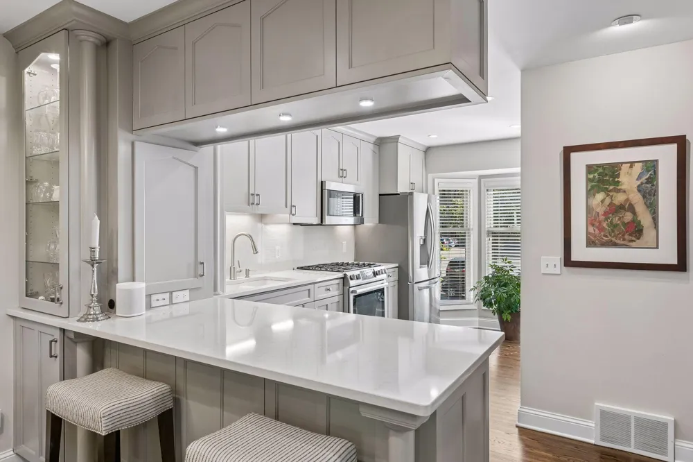 1952 Dupont Avenue S Minneapolis, MN 55403