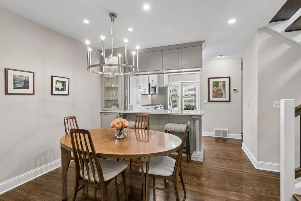 1952 Dupont Avenue S Minneapolis, MN 55403