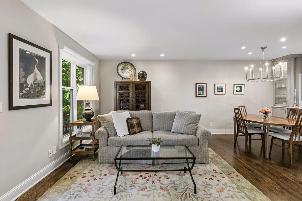 1952 Dupont Avenue S Minneapolis, MN 55403