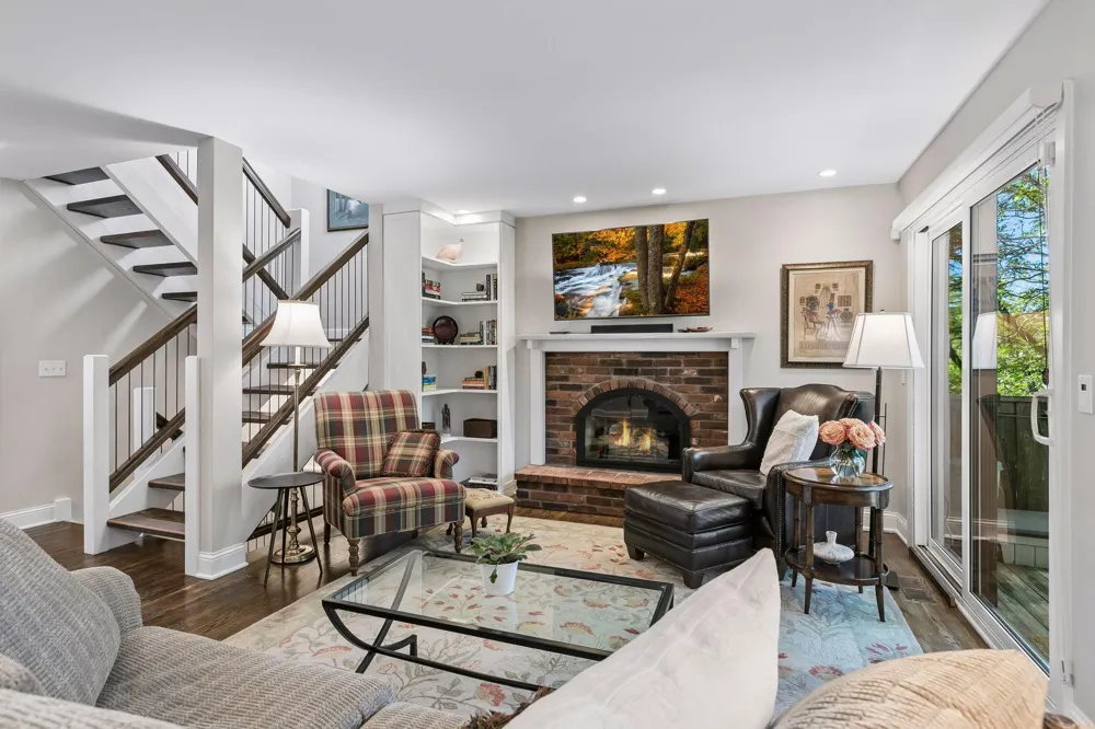 1952 Dupont Avenue S Minneapolis, MN 55403