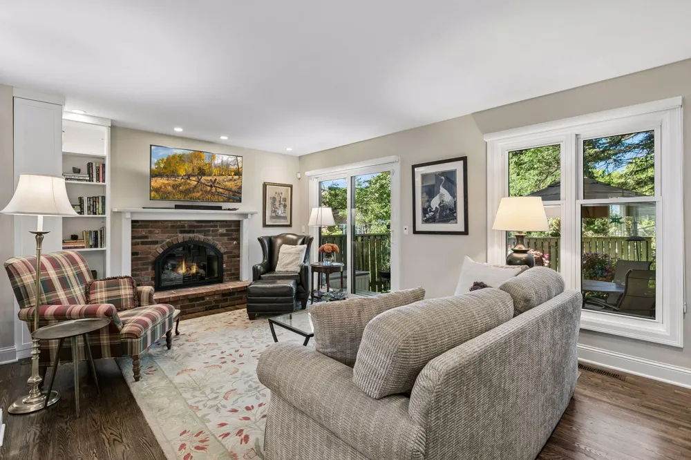 1952 Dupont Avenue S Minneapolis, MN 55403