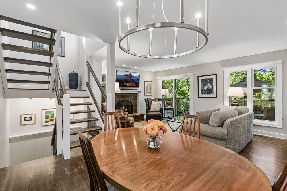 1952 Dupont Avenue S Minneapolis, MN 55403