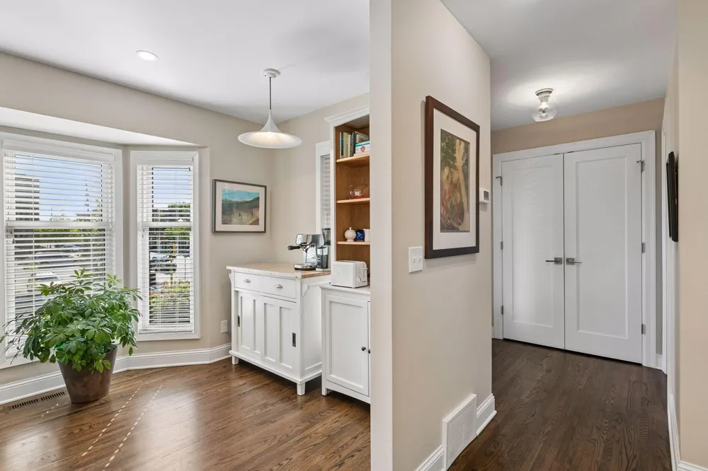 1952 Dupont Avenue S Minneapolis, MN 55403