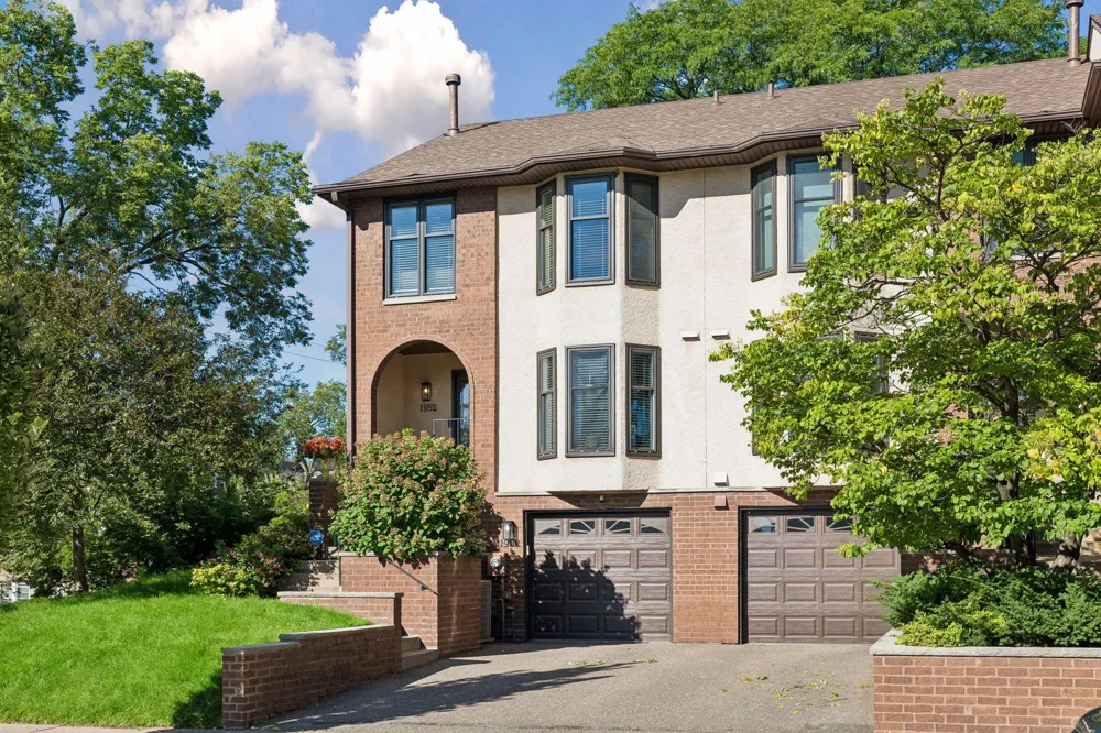 1952 Dupont Avenue S Minneapolis, MN 55403