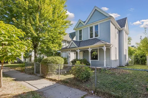 2937 Harriet Avenue