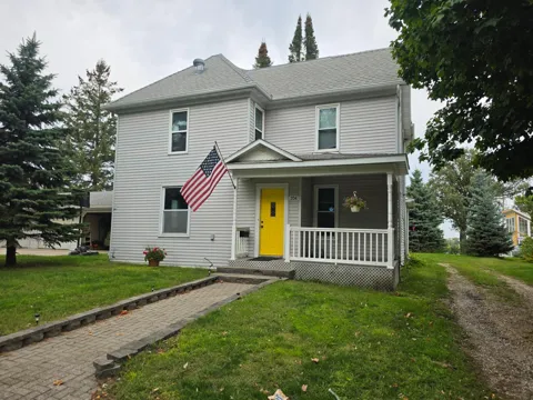 204 Woodland Avenue W