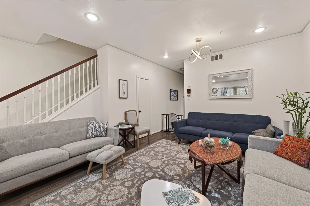 840 Threadneedle Street #192 Houston, TX 77079