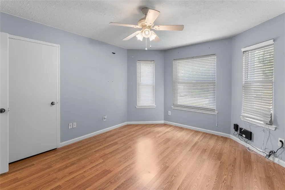 1735 Oak Ridge Drive Kemah, TX 77565