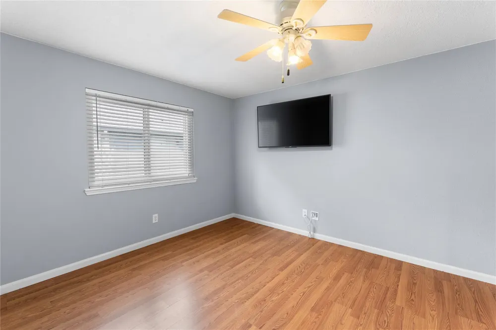 1735 Oak Ridge Drive Kemah, TX 77565