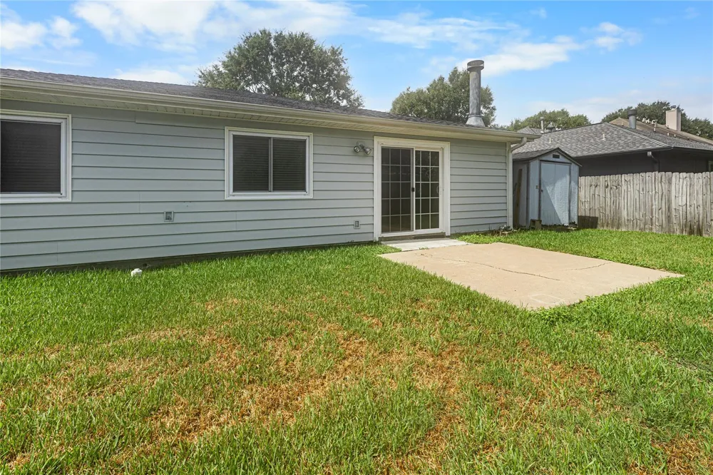 1735 Oak Ridge Drive Kemah, TX 77565
