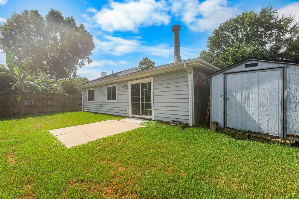 1735 Oak Ridge Drive Kemah, TX 77565