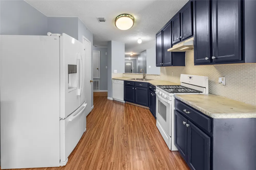 1735 Oak Ridge Drive Kemah, TX 77565