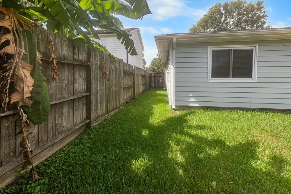 1735 Oak Ridge Drive Kemah, TX 77565