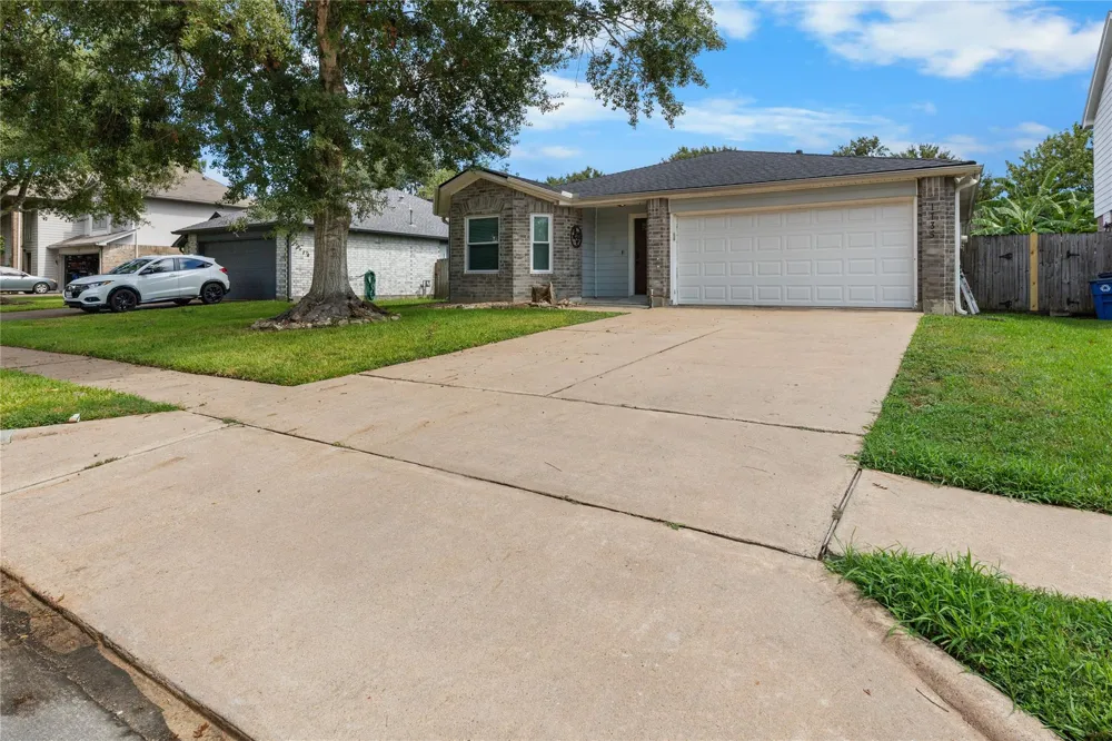 1735 Oak Ridge Drive Kemah, TX 77565