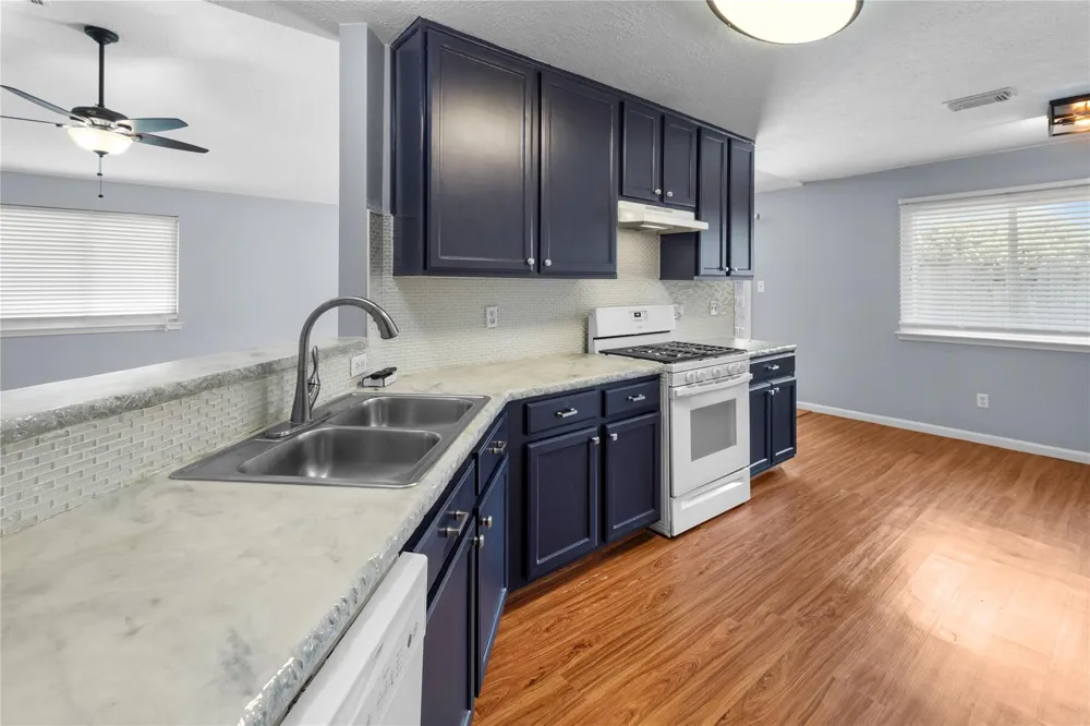 1735 Oak Ridge Drive Kemah, TX 77565