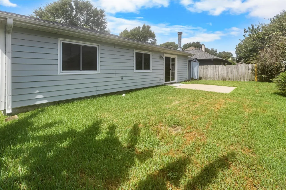 1735 Oak Ridge Drive Kemah, TX 77565