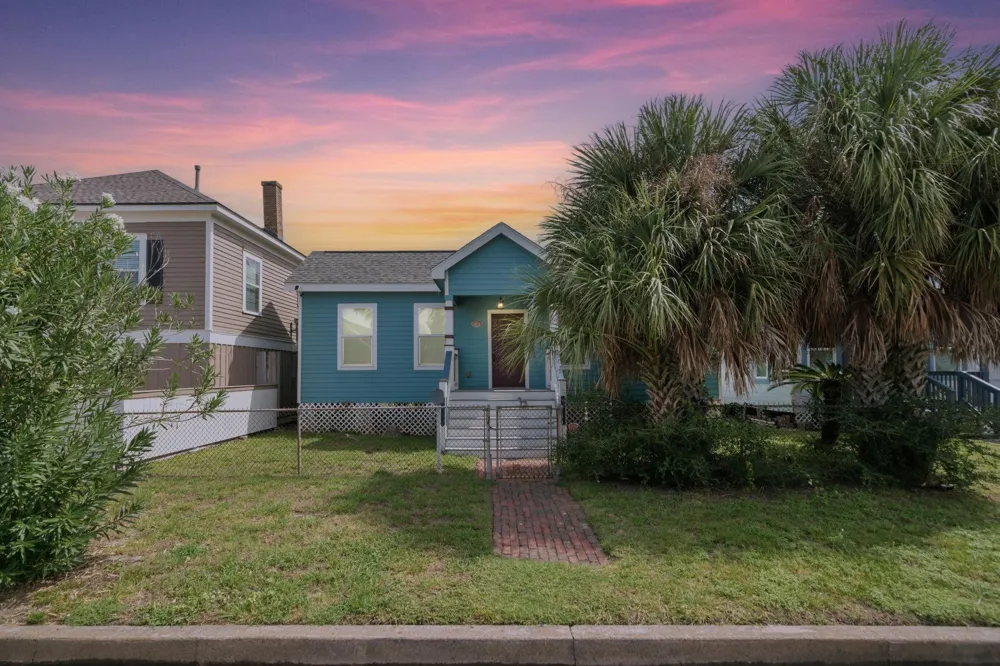 1213 Avenue M 1/2 Galveston, TX 77550