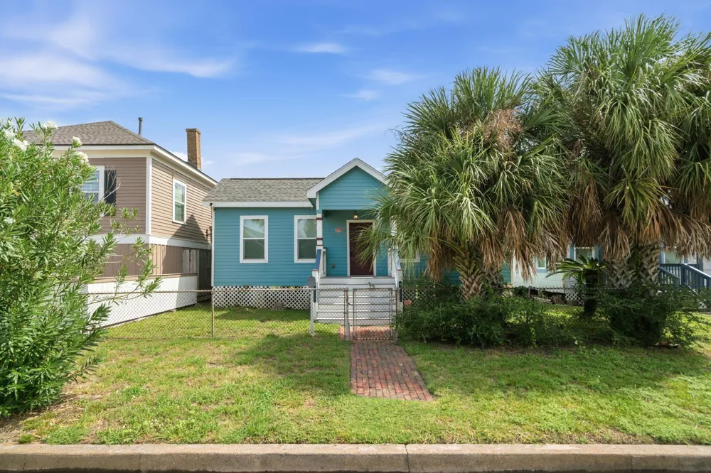 1213 Avenue M 1/2 Galveston, TX 77550