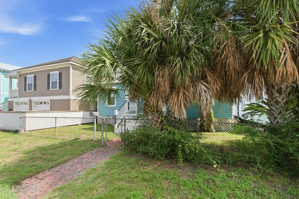 1213 Avenue M 1/2 Galveston, TX 77550