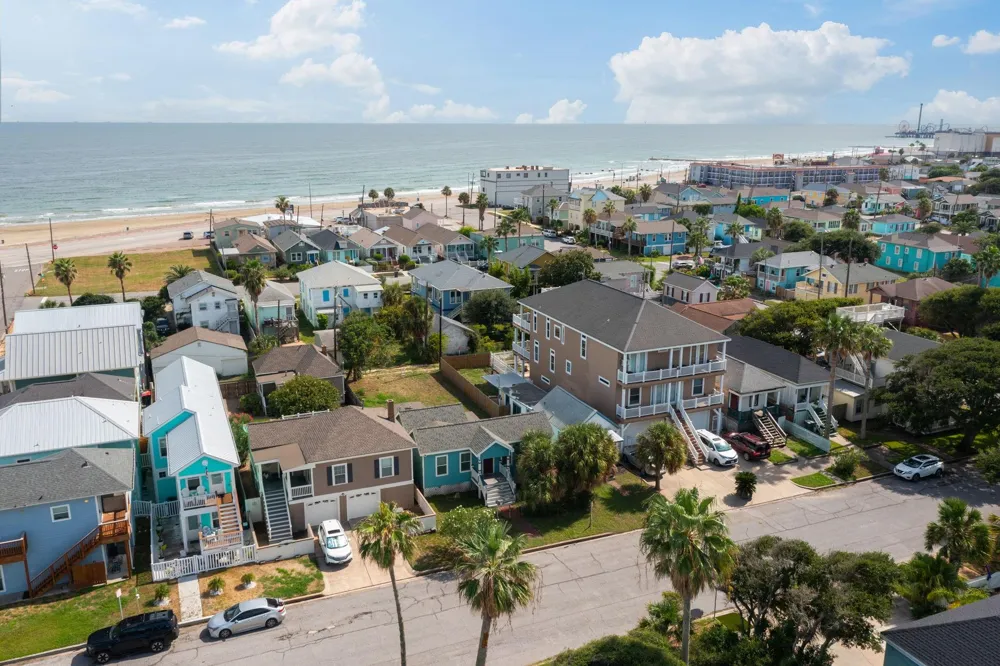 1213 Avenue M 1/2 Galveston, TX 77550