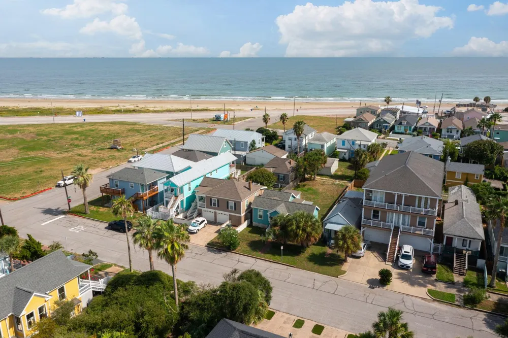 1213 Avenue M 1/2 Galveston, TX 77550