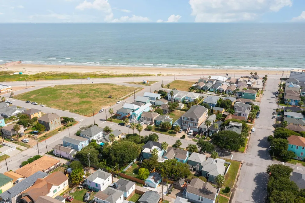1213 Avenue M 1/2 Galveston, TX 77550