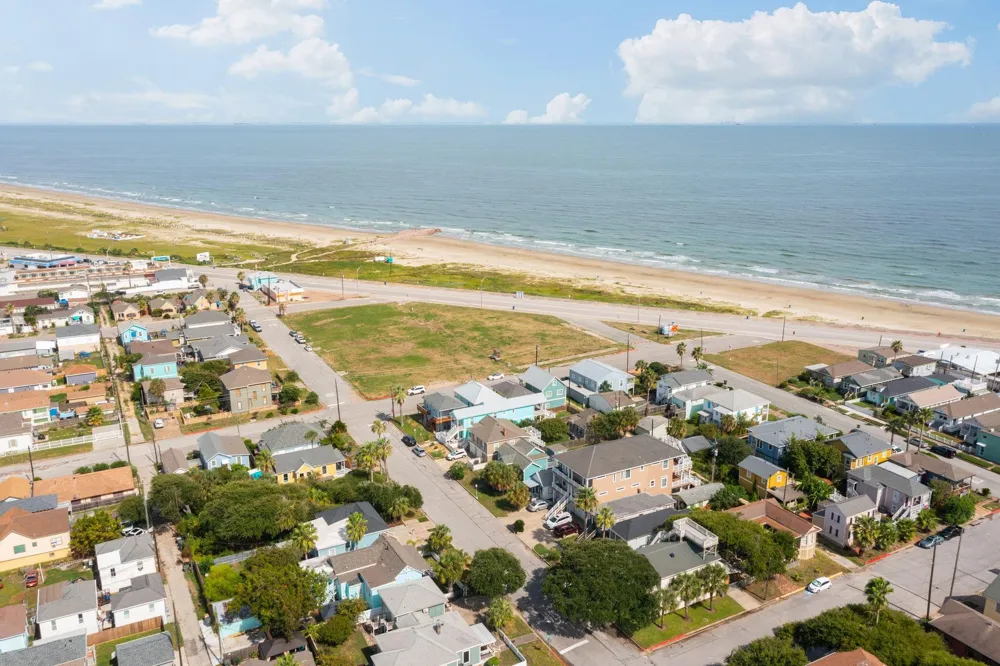 1213 Avenue M 1/2 Galveston, TX 77550