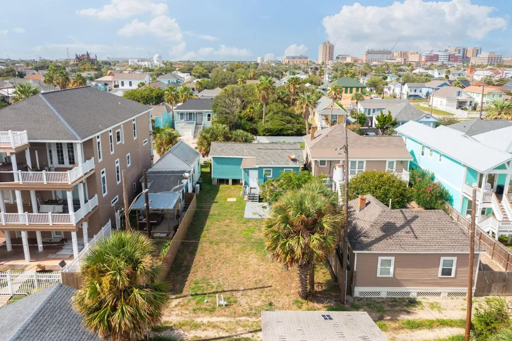 1213 Avenue M 1/2 Galveston, TX 77550