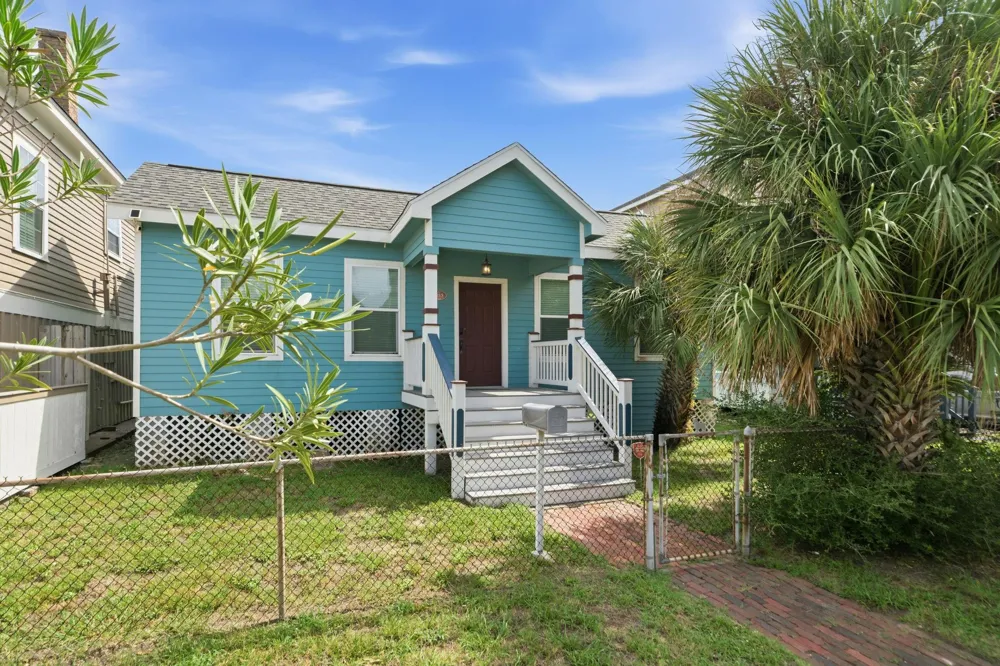1213 Avenue M 1/2 Galveston, TX 77550