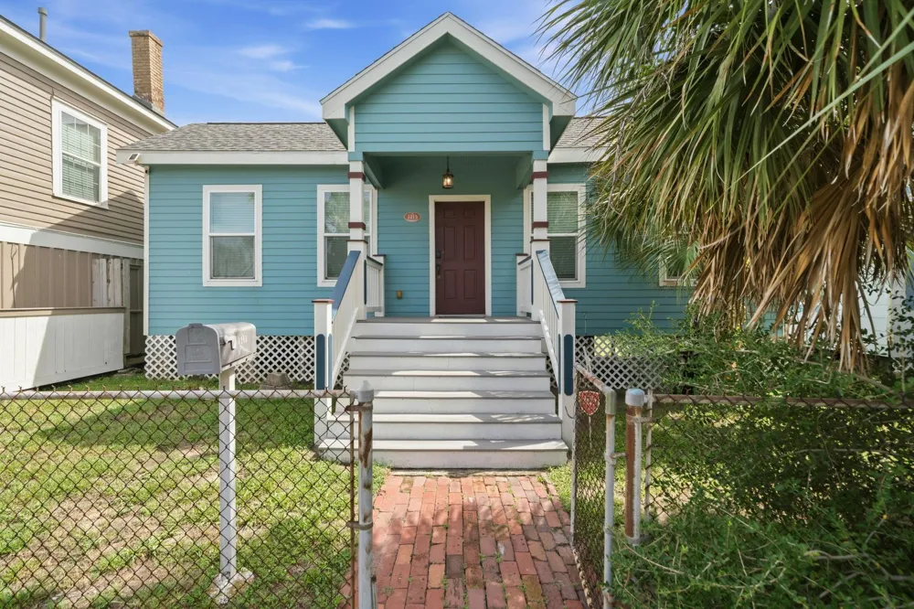 1213 Avenue M 1/2 Galveston, TX 77550